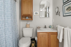 Standard Unit North guest bath